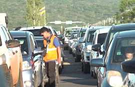 EMBOTELLAMIENTO EN PEAJE ECOVÍA
De Ariel Espinoza <ariel.espinoza@abc.com.py>
Destinatario Fotografía <foto@abc.com.py>
Fecha 11-01-2026 20:21