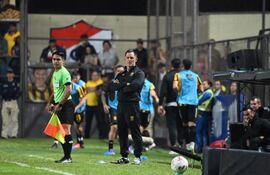 El argentino Víctor Eduardo Ceferino Bernay (55 años), entrenador de Guaraní.