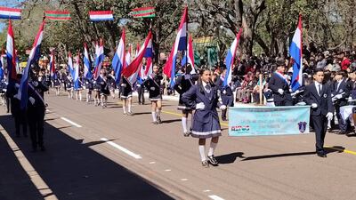 El tradicional desfile por los 486 años de la ciudad de Altos, se desarrolló ayer con una importante concurrencia de visitantes en la localidad.