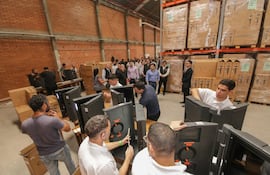 Deposito del TSJE con las máquinas de votación.