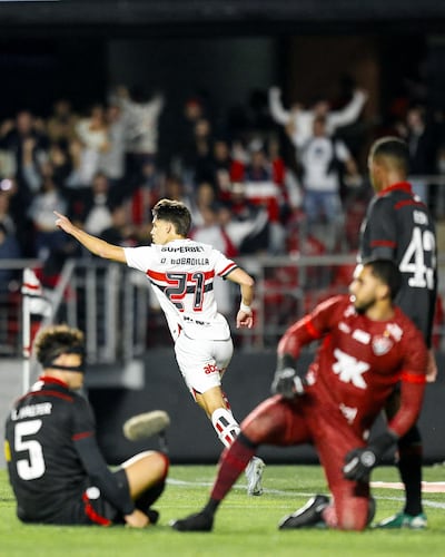 Damián Bobadilla abrió con su tanto el camino de la victoria del São Paulo contra Vitória por 2-0.