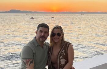 Óscar "Nenecho" Rodríguez y Lizarella Valiente en el Club Náutico de San Bernardino.