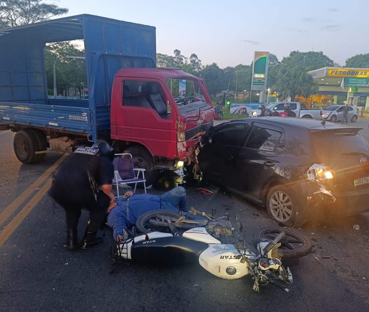 Accidente sobre la ruta PY01: choque múltiple deja varios heridos en Ypané Accidente sobre la ruta PY01: choque múltiple deja varios heridos en Ypané