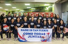 La foto oficial de la despedida de las chicas antes del viaje a Marruecos, para el Mundial Sub 17.