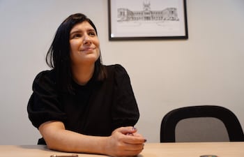La viceministra de Comunicaciones del Ministerio de Tecnologías de la Información y Comunicación dE Paraguay, Alejandra Duarte, hablando durante una entrevista con EFE en Asunción (Paraguay).