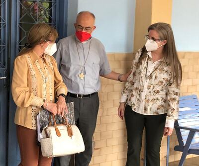 Beatriz, el cardenal Cristóbal López y Lorena Denis.