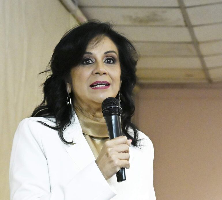 Dra. Sanie Romero de Velázquez, rectora de la UNIBE.