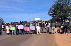 Los nativos de las diferentes comunidades realizaron cierre intermitente de la ruta PY03 en la rotonda de Cruce Yasy Cañy