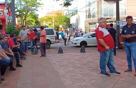 Transportistas de buses internos de San Lorenzo están en huelga.