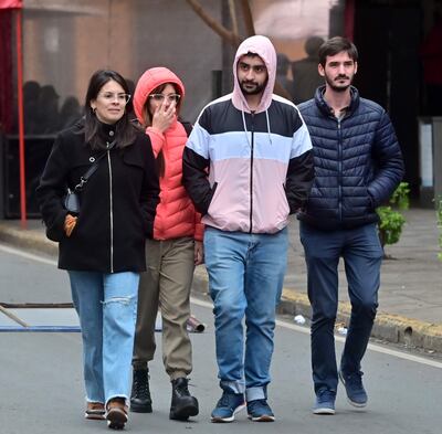 Personas abrigadas ante la presencia del frío. (archivo).