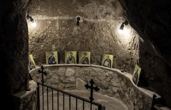 TAYBEH (CISJORDANIA) 24/02/2026.- Vista del interior de la iglesia ortodoxa de San Jorge en Taybeh, el último pueblo cristiano de Cisjordania. Las calles de Taybeh, el último pueblo completamente cristiano de Cisjordania, se muestran casi vacías. No queda un solo restaurante abierto, hay poco trabajo, los colonos israelíes les aterrorizan casi a diario y gran parte de sus 1.200 habitantes ya solo piensa en irse. EFE/ Patricia Martínez