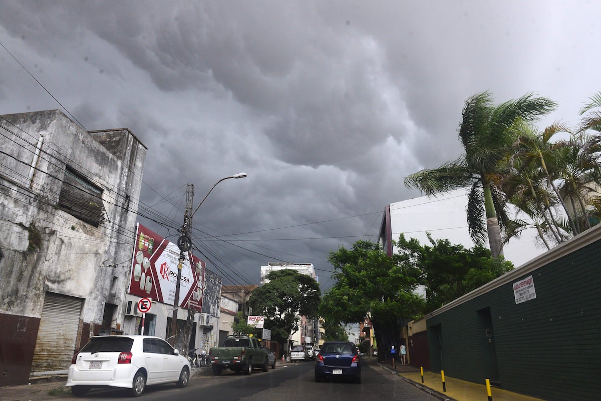 Sistema de tormentas persiste con ráfagas fuertes y severa inestabilidad