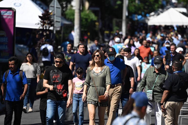 Salvadoreños acudieron en masa a votar en la capital, San Salvador. 