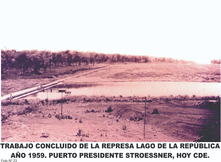 El Lago de la República. Cuando se efectuaba la construcción de la represa.