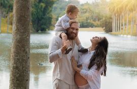 Isidro Pitta y Tathi Velázquez junto a Francesco aguardan ansiosos a Baby P.