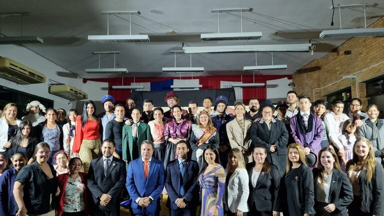 Estudiantes y plantel docente de la cátedra de Filosofía del Derecho.