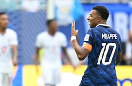El delantero de Francia Kylian Mbappé celebra tras anotar el tercer gol de su equipo durante el partido por el tercer puesto del torneo de fútbol de la Copa Mundial 2026 entre Francia e Inglaterra en el Miami Stadium de Miami.