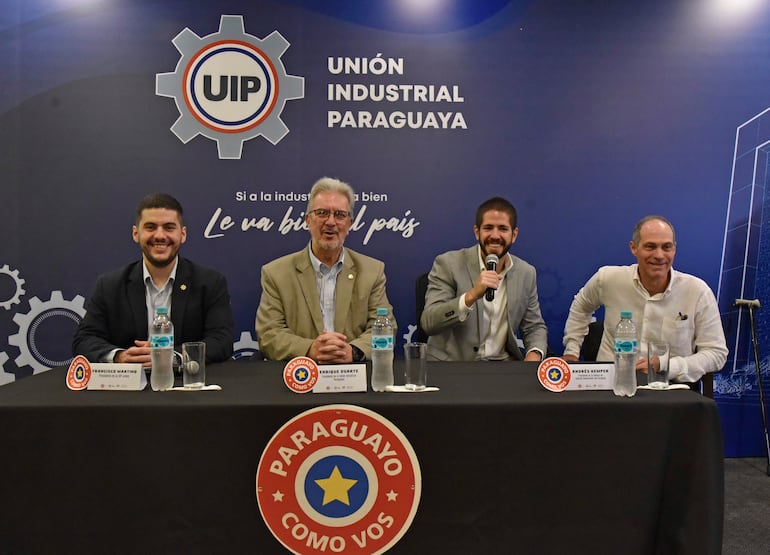 La uip y la camara de centros comerciales del paraguay unen esfuerzos para impulzar la industria nacional.