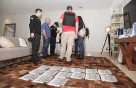 El dinero que iba a ser entregado al excomisario durante el operativo de entrega controlada.