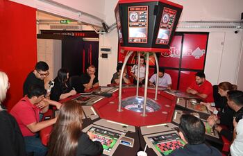 Aposta.la tiene una fuerte presencia en Ciudad del Este con su campaña “Tu pasión te lleva a la Copa”.