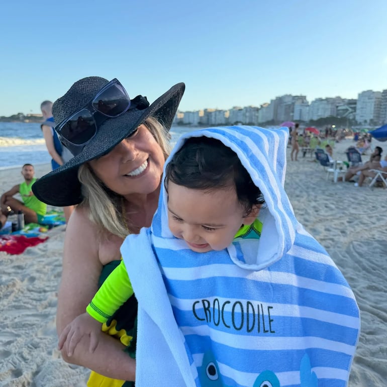 La conductora Bibi Landó con su amorcito Óscar Matías. (Instagram/Bibi Landó)