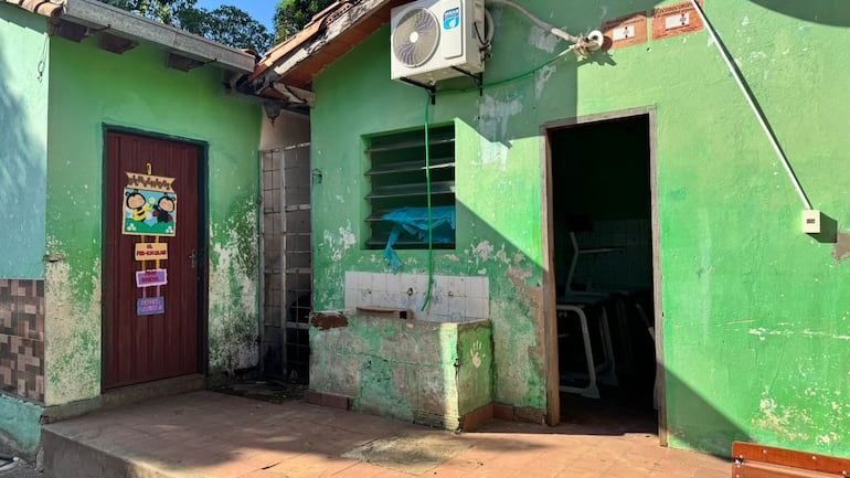 Escuela 12 de Junio de Mariano Roque Alonso no dan clases tras colapso del sistema eléctrico.