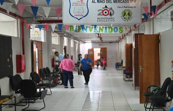 Alumnos del tercer a sexto grado con jornadas extendidas de la Escuela Casa Amparo al Niño del Mercado 4 requieren de un docente de informática.