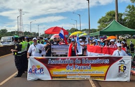 Paro docente: si viaja menos y no hay corrupción, la plata alcanza, reclaman en Itapúa