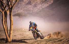 Superlativo rendimiento hasta aquí del joven piloto español Édgar Canet, que completó la segunda jornada y se mantiene como líder provisional de la clasificación general en motos.