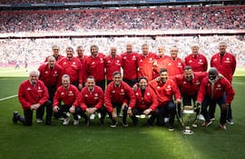El equipo del Bayern Múnich que conquistó la UEFA Champions League en la temporada 2000/01, en el que se encontraba el paraguayo Roque Santa Cruz,