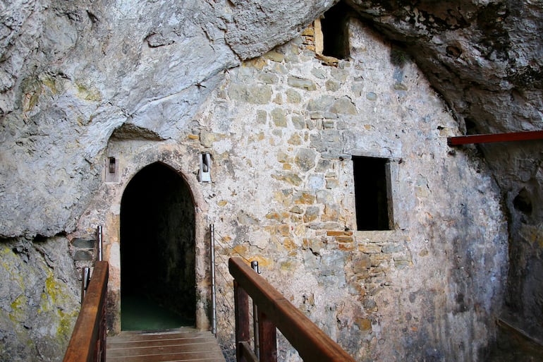 Castillo de Predjama, Eslovenia.