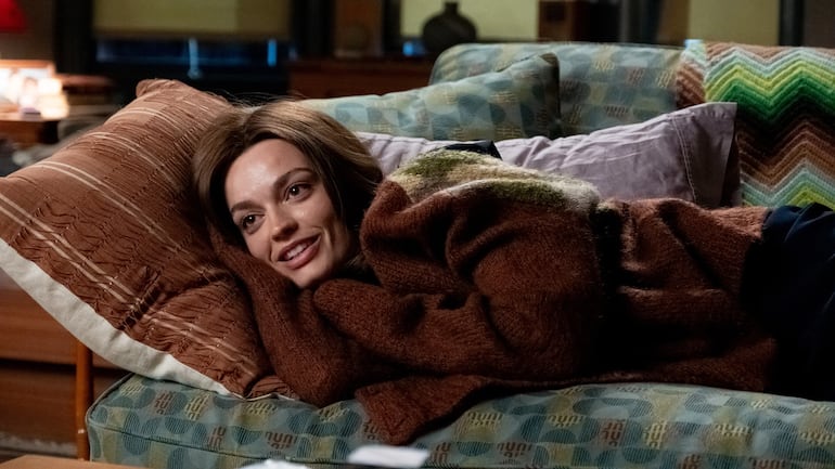 Ella McCay película Emma Mackey