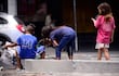 Niños en situación de calle sobre Eusebio Ayala y 22 de Setiembre, ayer al mediodía.