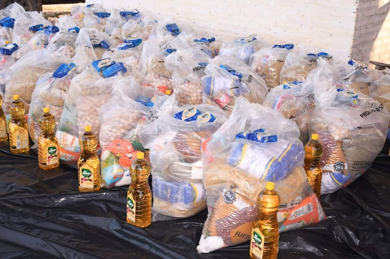 Bolsas con los productos alimenticios entregados por la SEN