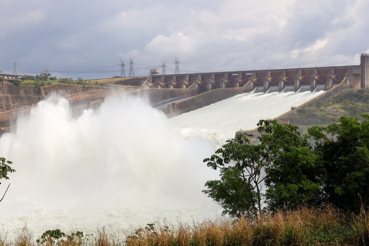 Itaipú: mantendrán controlada apertura del  vertedero para evitar inundaciones ribereñas