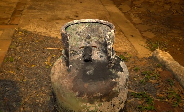 Gran susto por el incendio de una garrafa en una vivienda de Fernando de la Mora