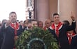 El vicepresidente de Paraguay, Pedro Alliana (i); el presidente de la Asociación Nacional Republicana - Partido Colorado, Horacio Cartes (c), y el presidente de Paraguay, Santiago Peña, posan durante la celebración del 139 aniversario del partido. EFE/ Juan Pablo Pino.