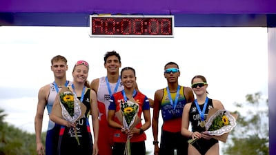 El podio de la Copa Regional de Desarrollo de Triatlón "Asunción 2026" que se desarrolló este sábado en El Delta. Este domingo se realiza la World Cup en el mismo escenario.