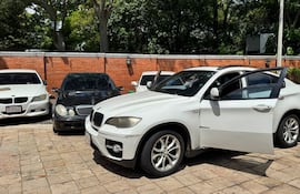 Una de las camionetas incautadas durante el allanamiento de este jueves