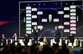 Gianni Infantino (izquierda), presidente de la FIFA, durante el sorteo de los grupos para la Copa del Mundo 2026.