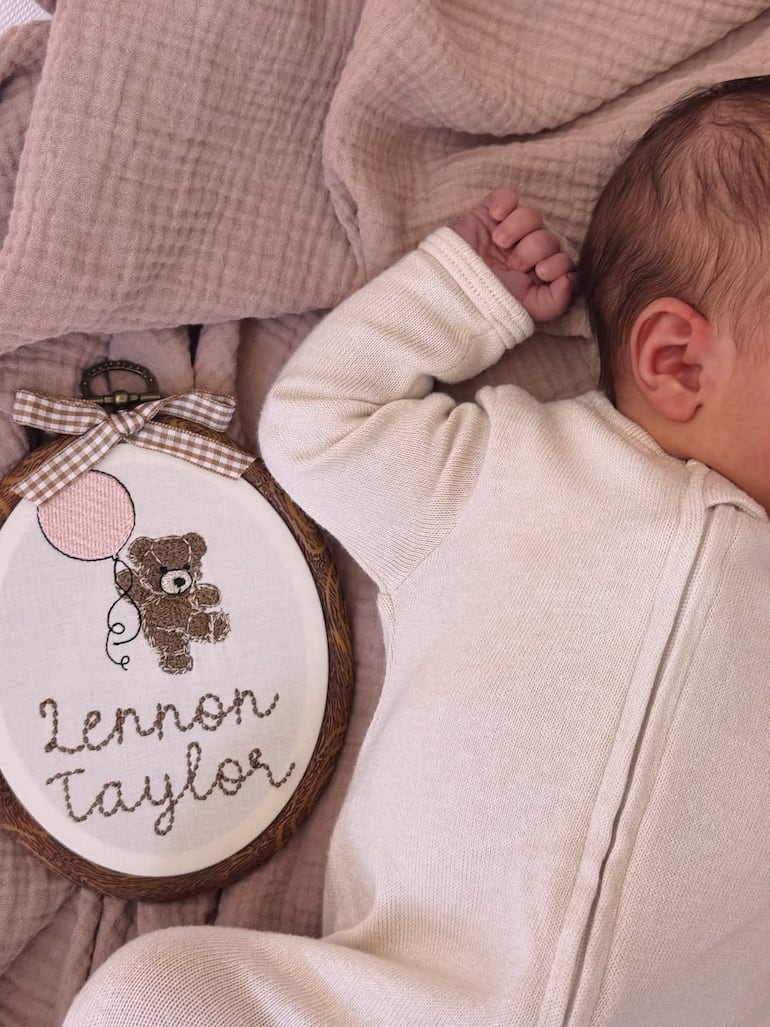 Lennon, la tierna bebé de Taylor Lautner y su esposa Tay. (Instagram/Taylor Lautner)