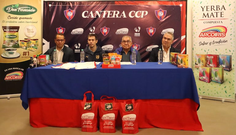 Arcoiris se suma al Club Cerro Porteño para apoyar a los jóvenes futbolistas.