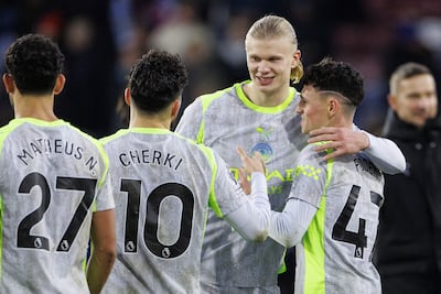Erling Haaland del Manchester City y Phil Foden del Manchester City celebran la victoria por 0-3 contra el Crystal Palace durante el partido de la Premier League inglesa entre el Crystal Palace FC y el Manchester City, en Londres, Gran Bretaña. (Reino Unido, Londres)