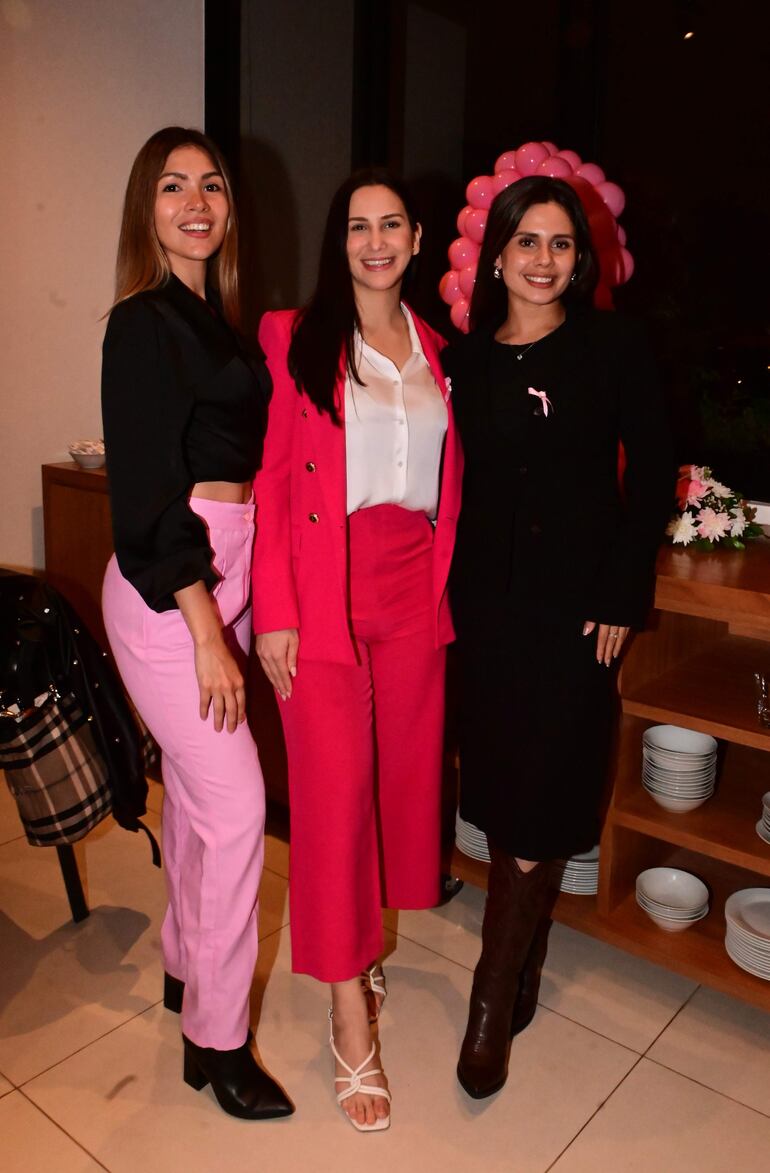 Carla Colombino, Betania Charlier y Tamara Galeano.