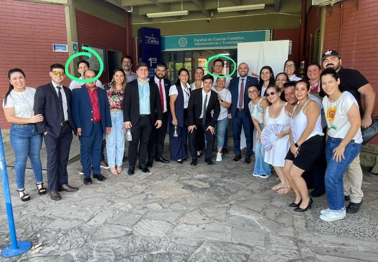 Jorge Bogarín en compañia de Osvaldo Insfrán y Nicolás Antúnez (ambos en círculo).