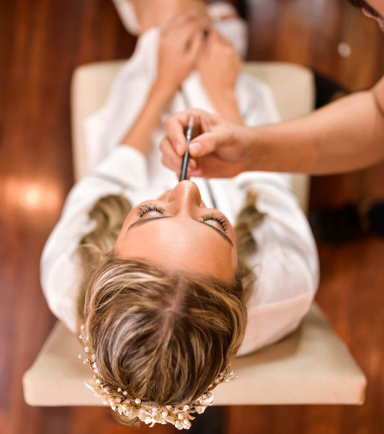 La novia fue maquillada y peinada por Juan Florenciáñez. 