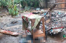 El cuerpo sin vida fue encontrado en el patio de una vivienda.