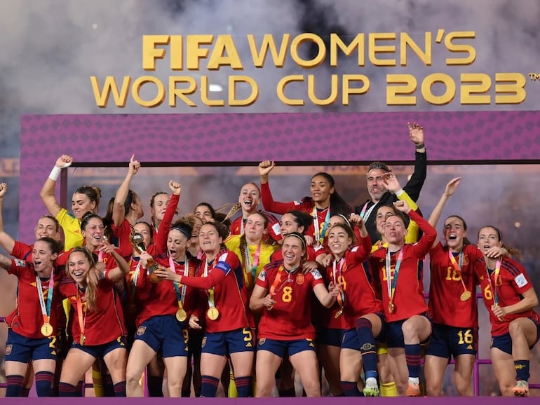 La selección española femenina celebra tras la victoria ante Inglaterra en el Mundial de Australia y Nueva Zelanda.