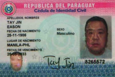 Cédula paraguaya a nombre de Eason Tay Jin, que usa el chino Jin Xiaodi.