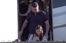 Captura de video que muestra al excandidato presidencial brasileño Flávio Bolsonaro llegando este miércoles al Aeropuerto Ejecutivo de Miami-Opa Locka en Miami (EE.UU.).